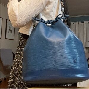 LOUIS VUITTON Large Noe Toledo
Blue Epi Leather Bag